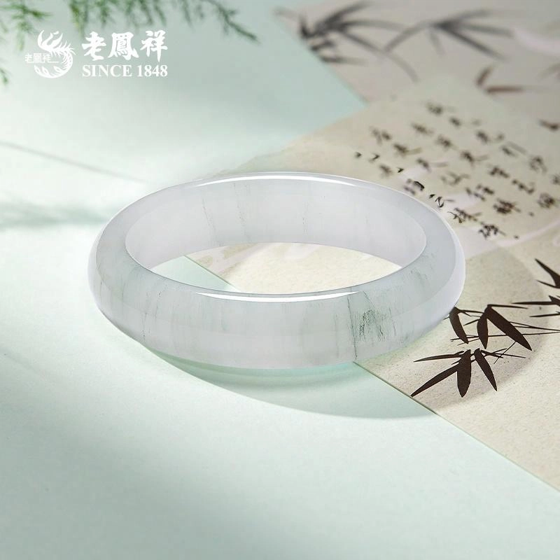 老凤祥 【甄选翠料】青山飘绿叶 古风优雅 新中式搭配 温润典雅 古韵渊长 天山翠 手镯 女款