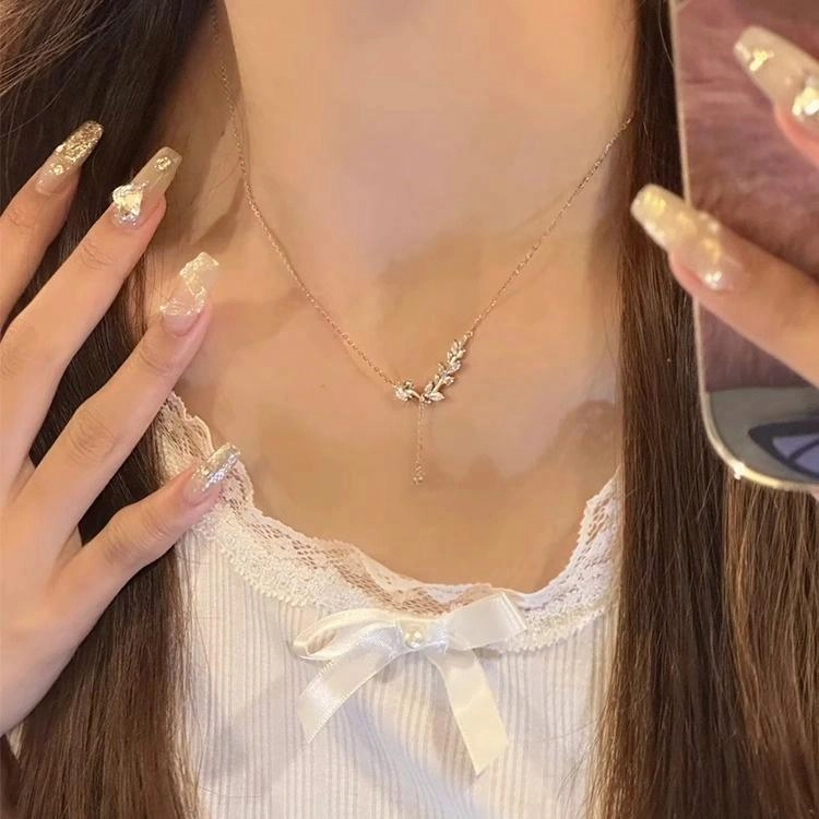 925