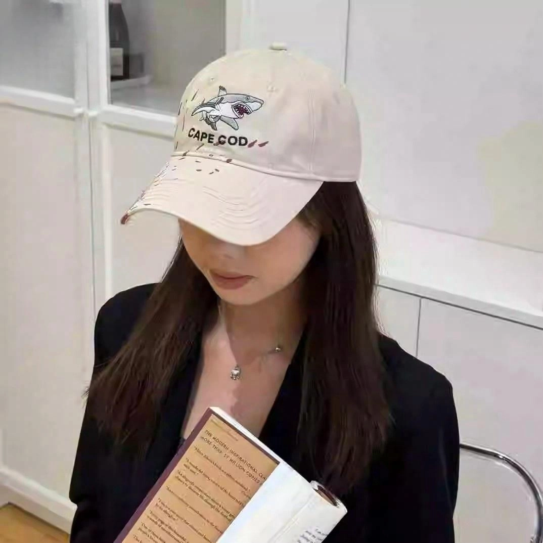 钓鱼熊 被鲨鱼咬了一口的鲨鱼格行创意搞怪时尚潮流遮阳防晒小众设计 棉 鸭舌帽 男女同款情侣款