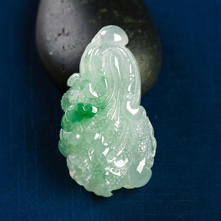 执福 色泽清新细润飘绿百财 糯种 翡翠吊坠 男女同款情侣款