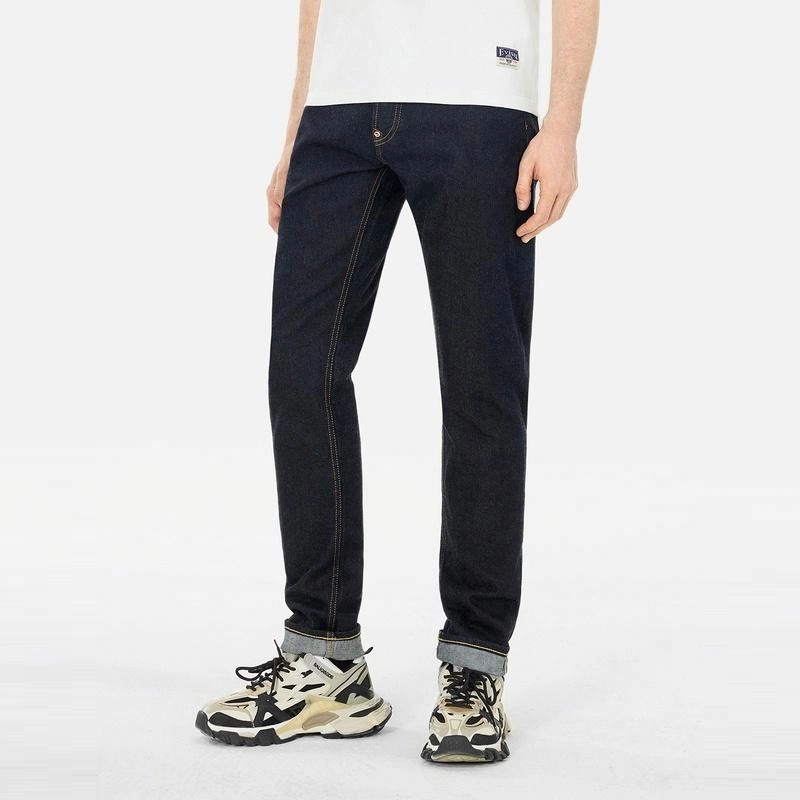 EVISU M