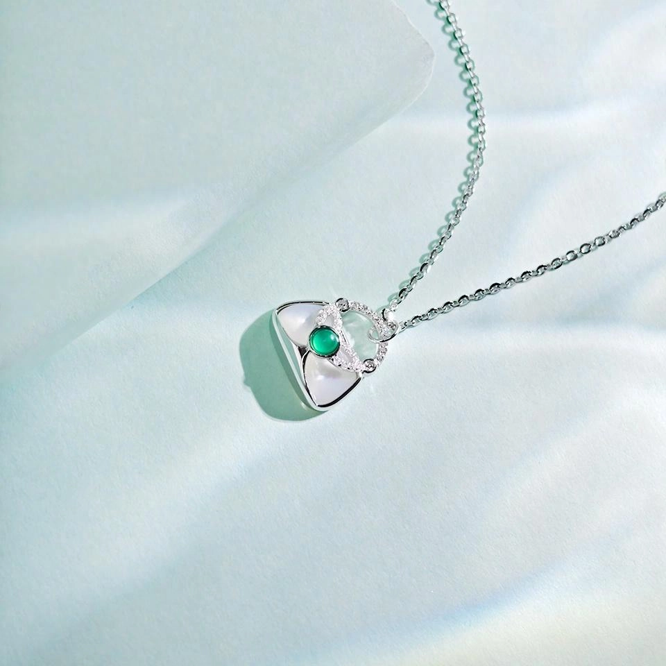 925