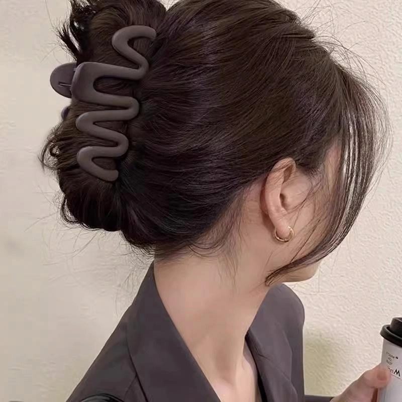 丹琴 高级感磨砂波浪形抓夹轻便发量多鲨鱼夹大号盘发后脑勺发饰 亚克力 发夹 女款