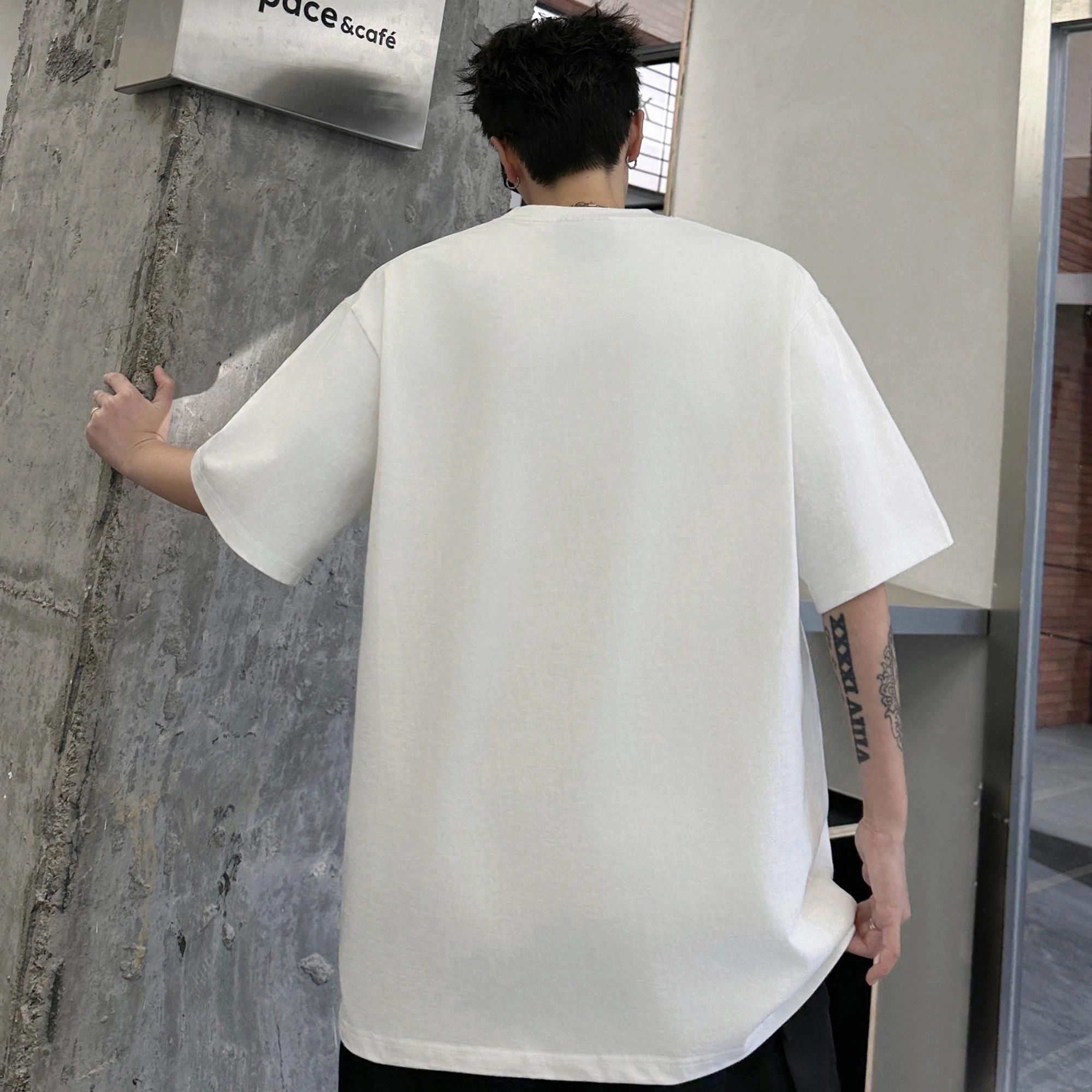 URBAN AUTHENTIC T