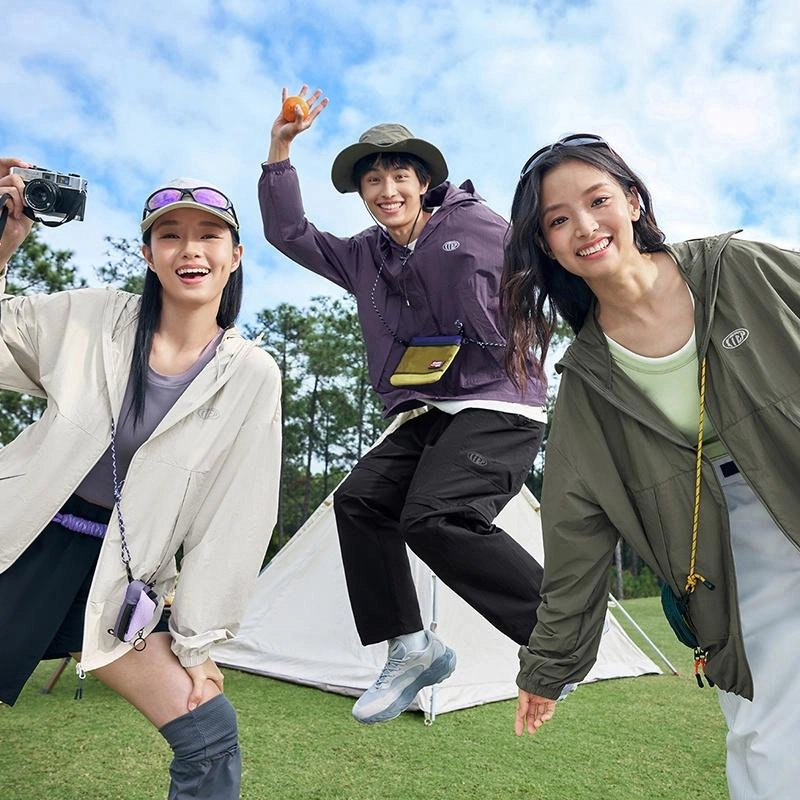 特步 生活系列 纯色拉链连帽舒适透气百搭风衣 男女同款 耐久灰