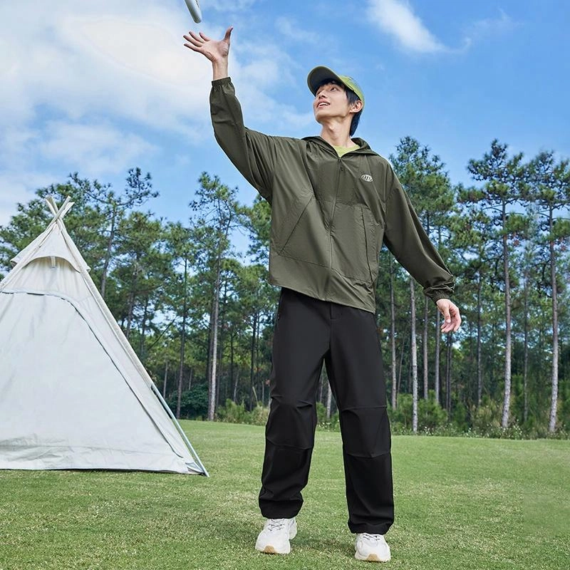 特步 生活系列 纯色拉链连帽舒适透气百搭风衣 男女同款 阡陌绿