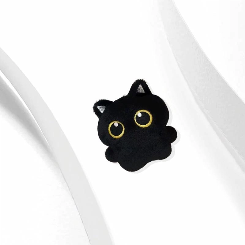 牧言 煤球小猫 萌趣可爱呆萌卡通简约小众设计高级感 立体毛茸茸大眼黑猫糊糊公仔书包钥匙扣 毛绒 挂件 男女同款情侣款