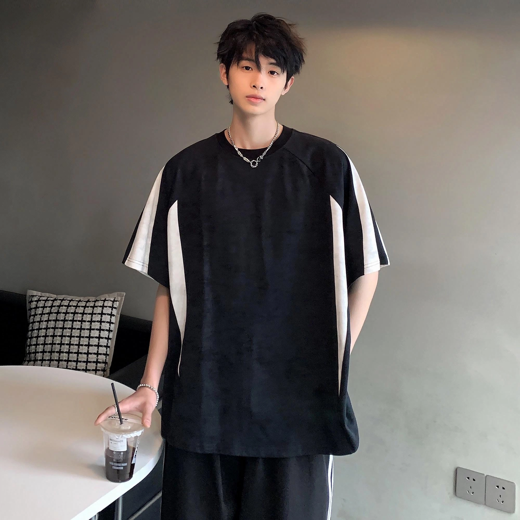 URBAN AUTHENTIC T