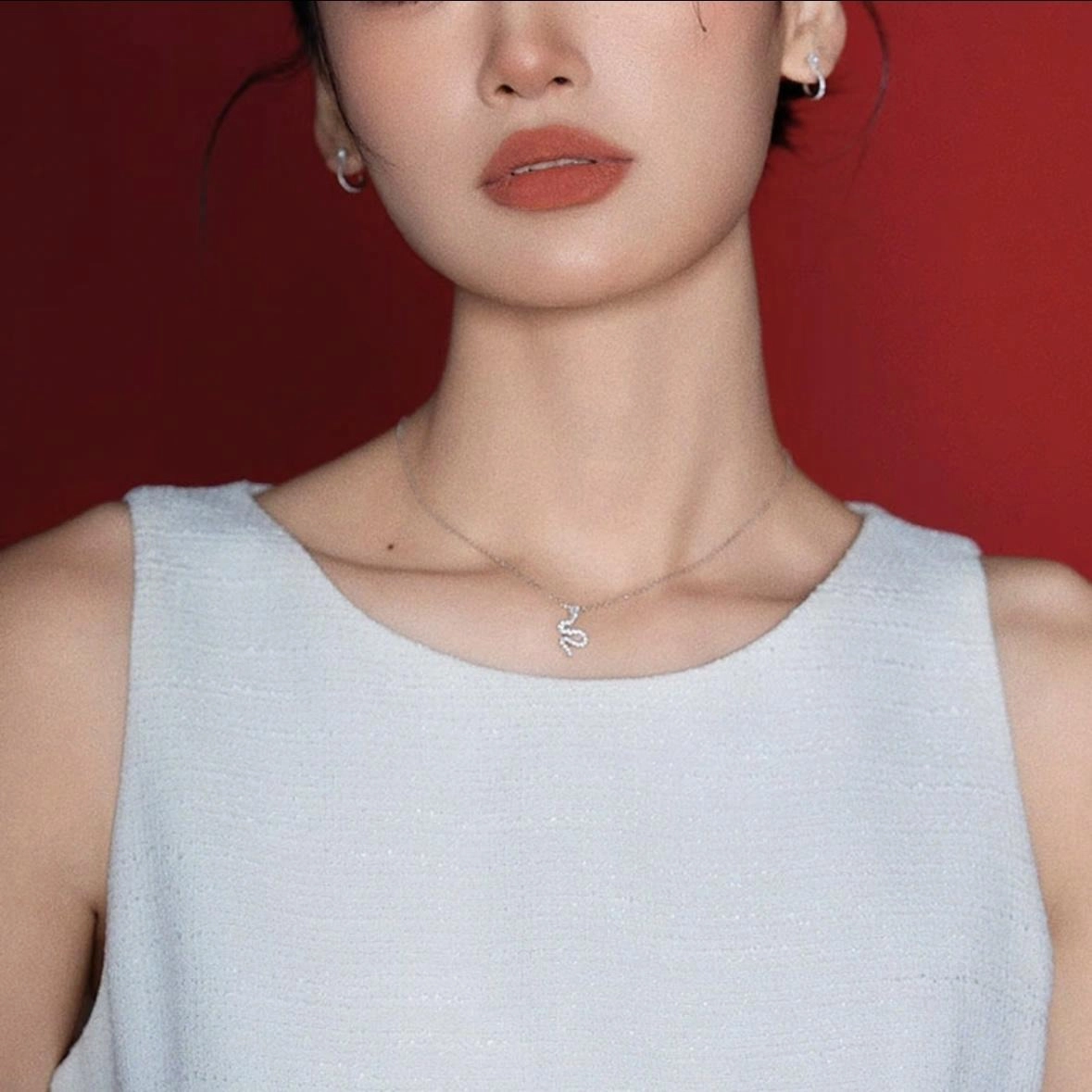 S925