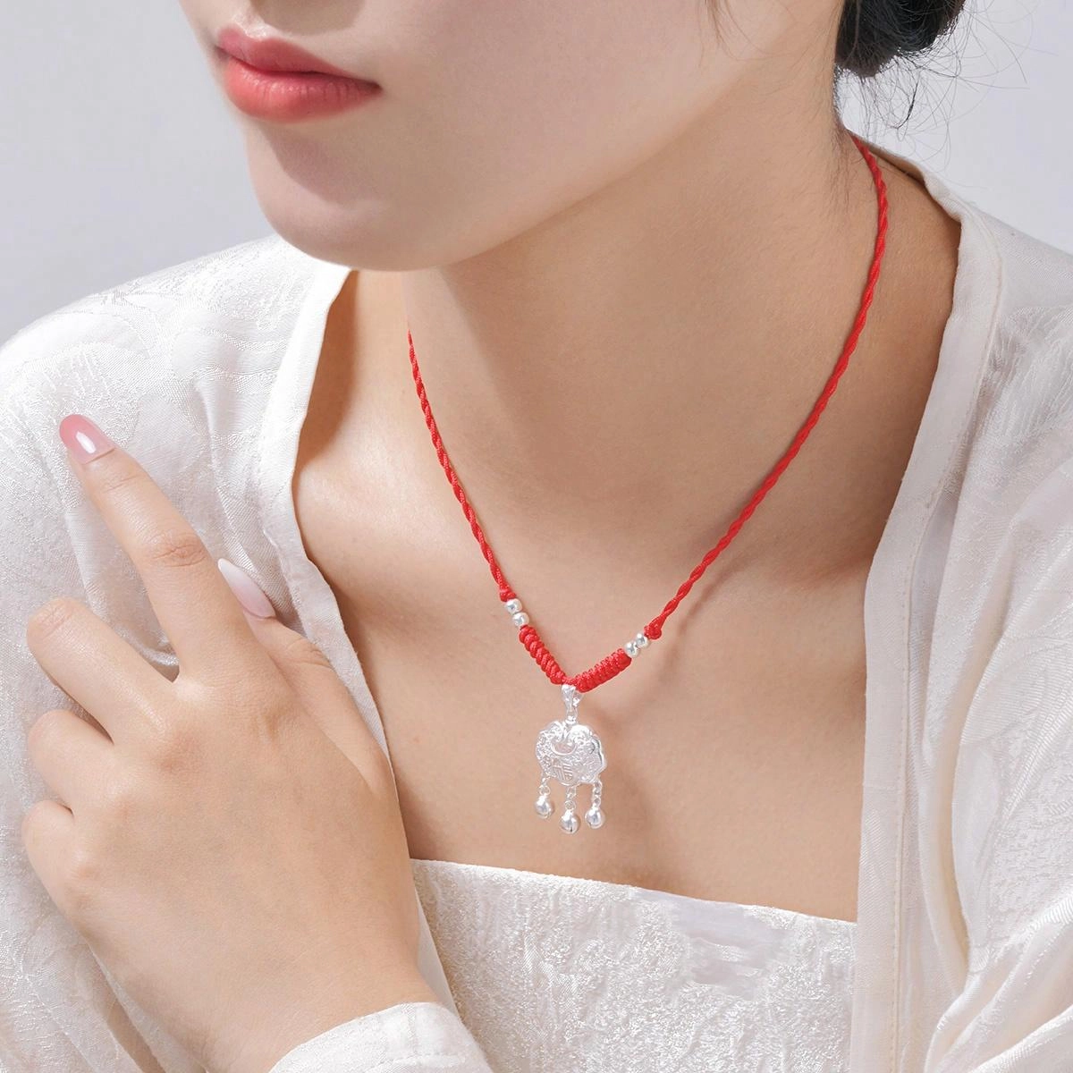 恋朵 原创编织平安锁红手工编织绳福字铃铛元宝纯银吊坠可调节 足银 项链 女款 银色