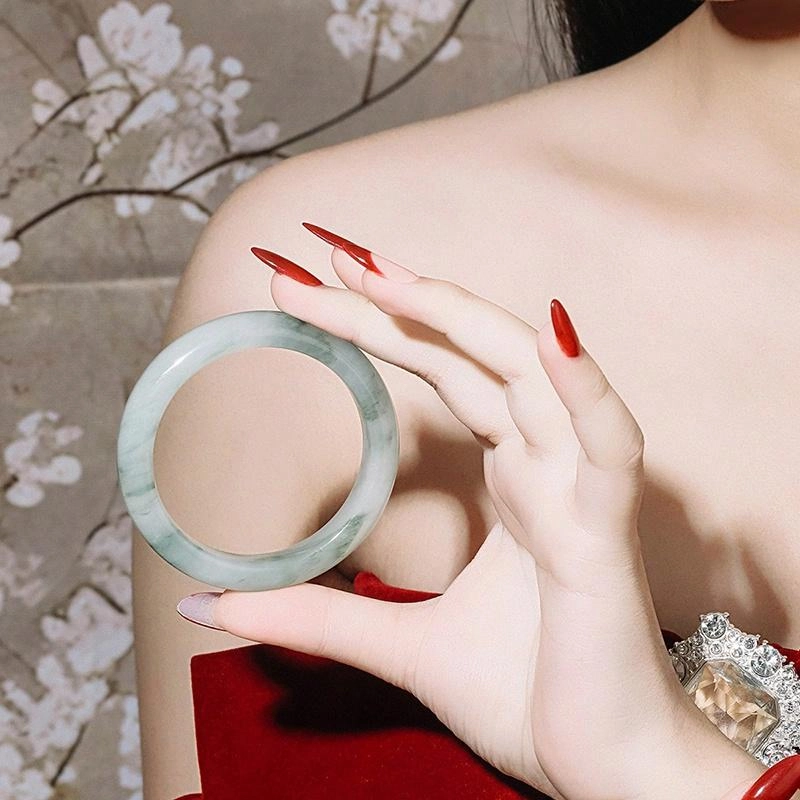 金大福 【甄选特级多翠】青山黛飘绿美人贵妃 宫廷风古典优雅 温润柔和 雅韵吉祥如意平安顺遂通勤百搭轻奢质感#好运 天山翠 手镯 女款