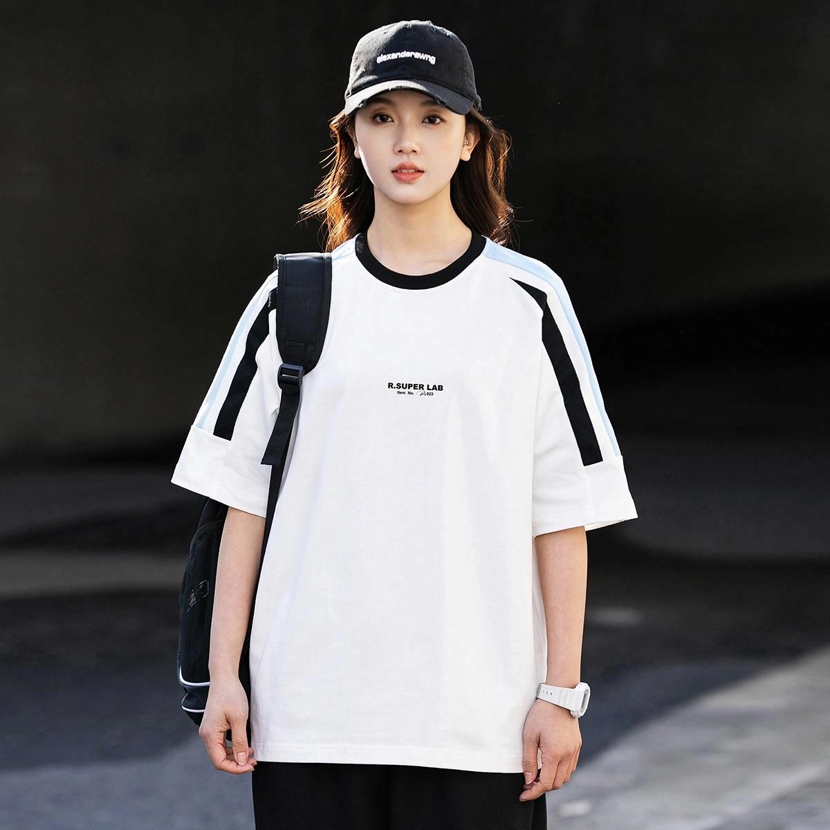 R.super T