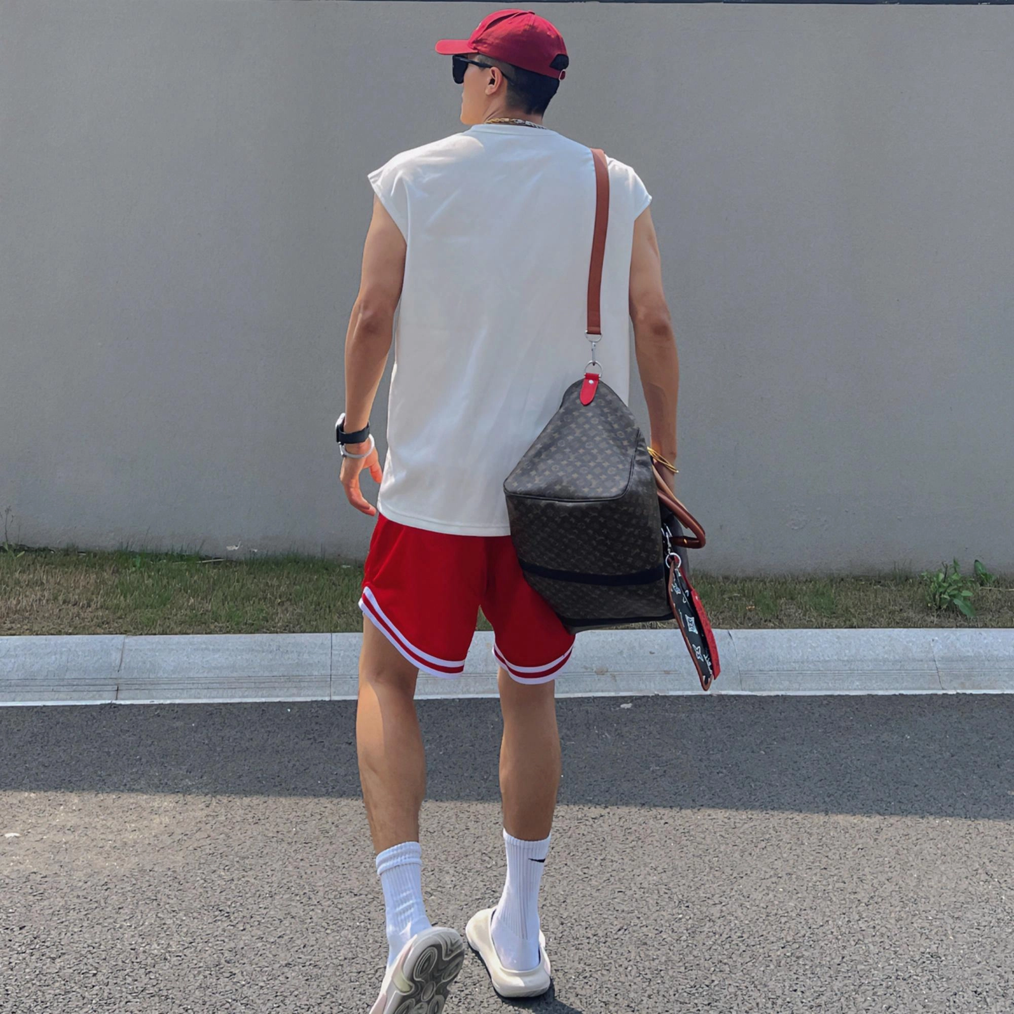 URBAN AUTHENTIC T