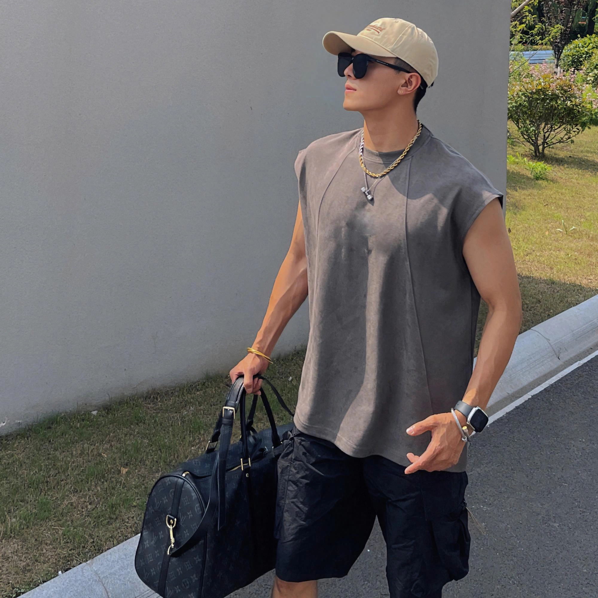 URBAN AUTHENTIC T
