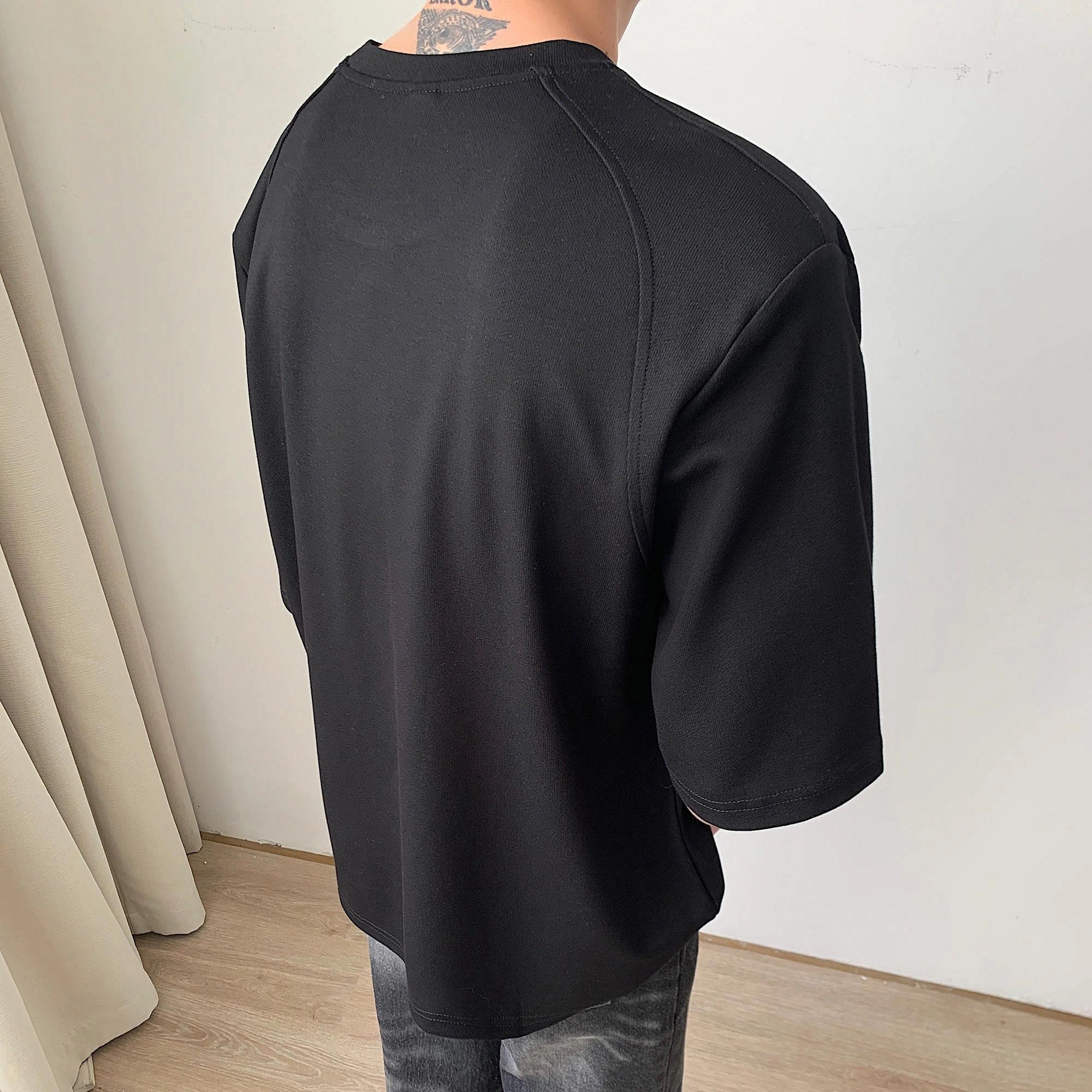 URBAN AUTHENTIC T