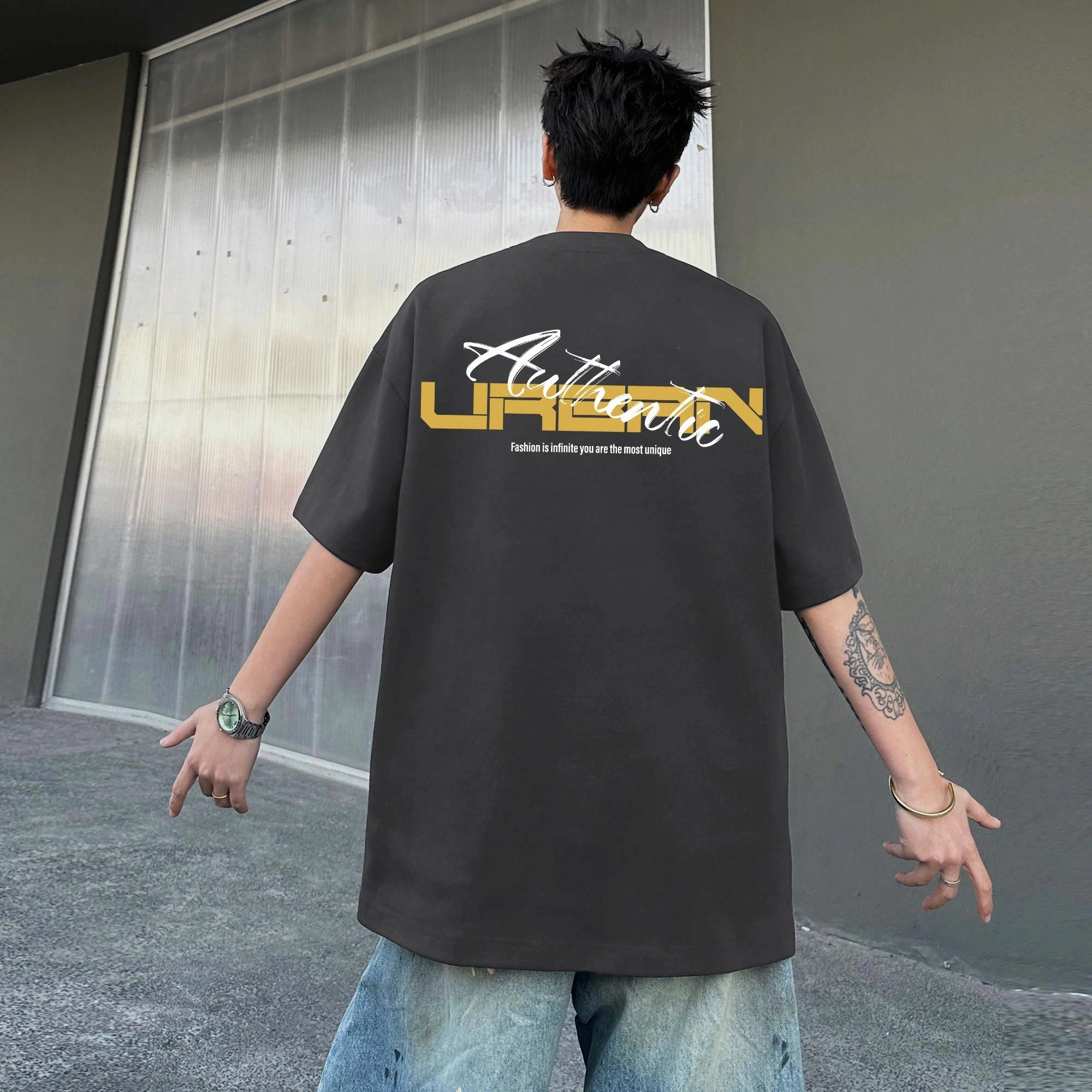 URBAN AUTHENTIC logoT