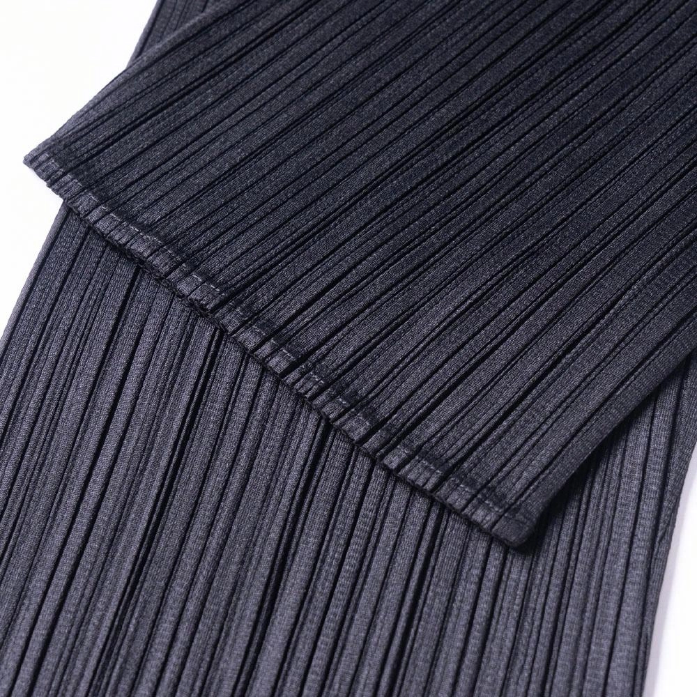 PLEATS PLEASE ISSEY MIYAKE