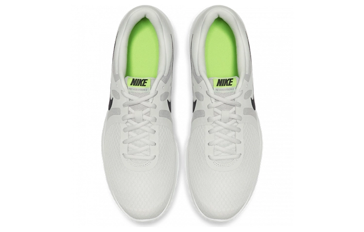 Nike REVOLUTION 4