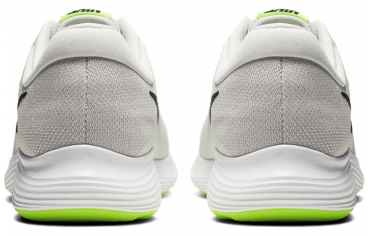 Nike REVOLUTION 4