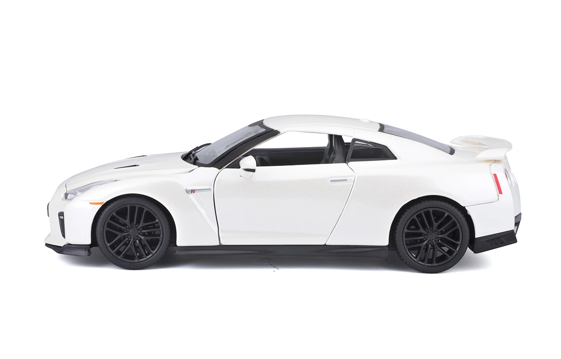 124 2017 Nissan GT-R