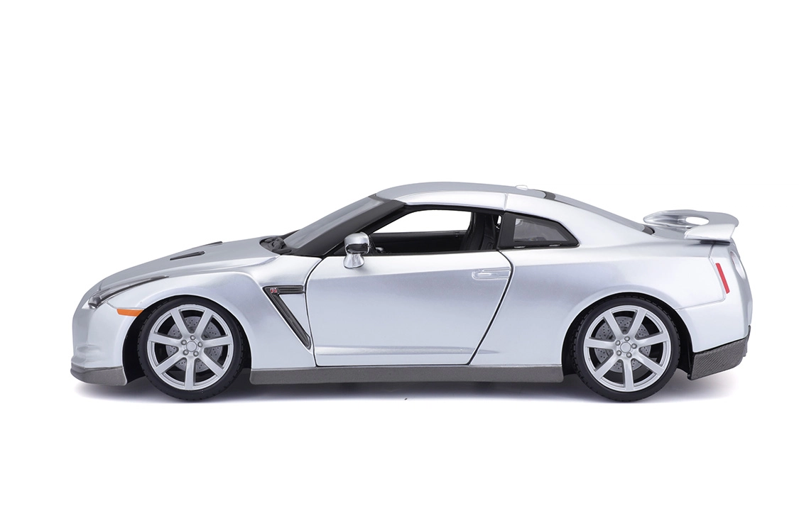 118 NISSAN GT-R