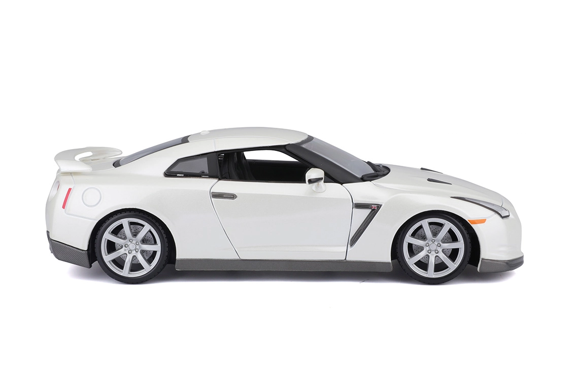 118 NISSAN GT-R