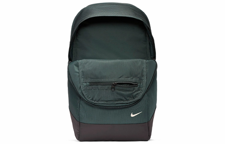 Nike Sportswear Essentials
