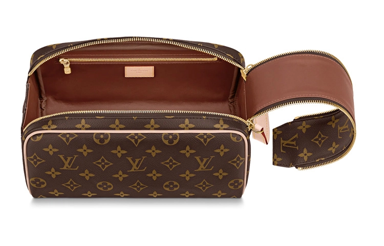 LOUIS VUITTON Dopp Kit