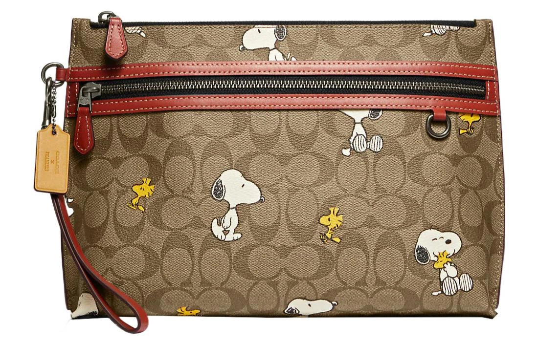 COACH x Peanuts Snoopy Pouch 29
