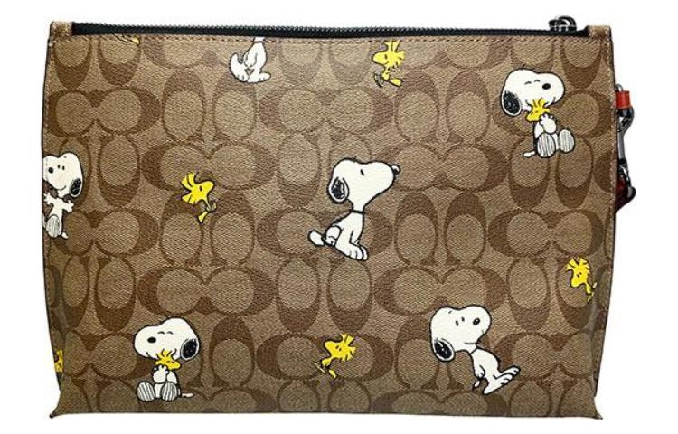 COACH x Peanuts Snoopy Pouch 29