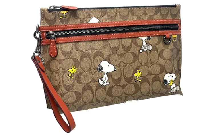 COACH x Peanuts Snoopy Pouch 29