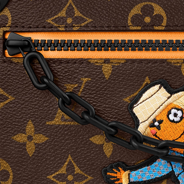 LOUIS VUITTON SOFT TRUNK Logo