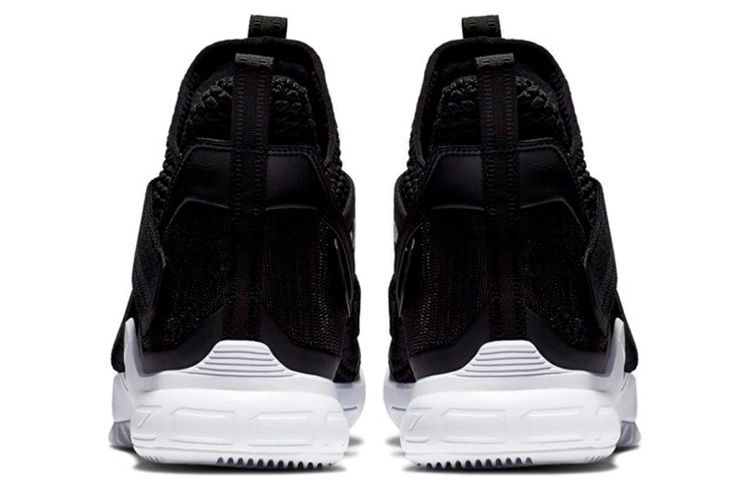Nike zoom soldier 12
