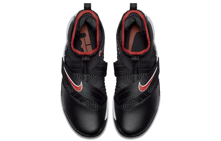 Nike zoom soldier 12