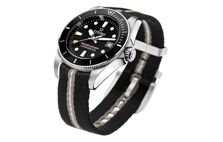 TITONI 300 42mm 83300-SBK-T5-702