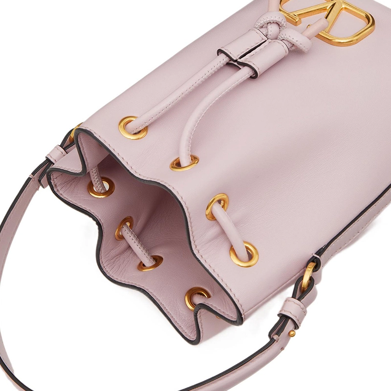 Valentino Vlogo Signature
