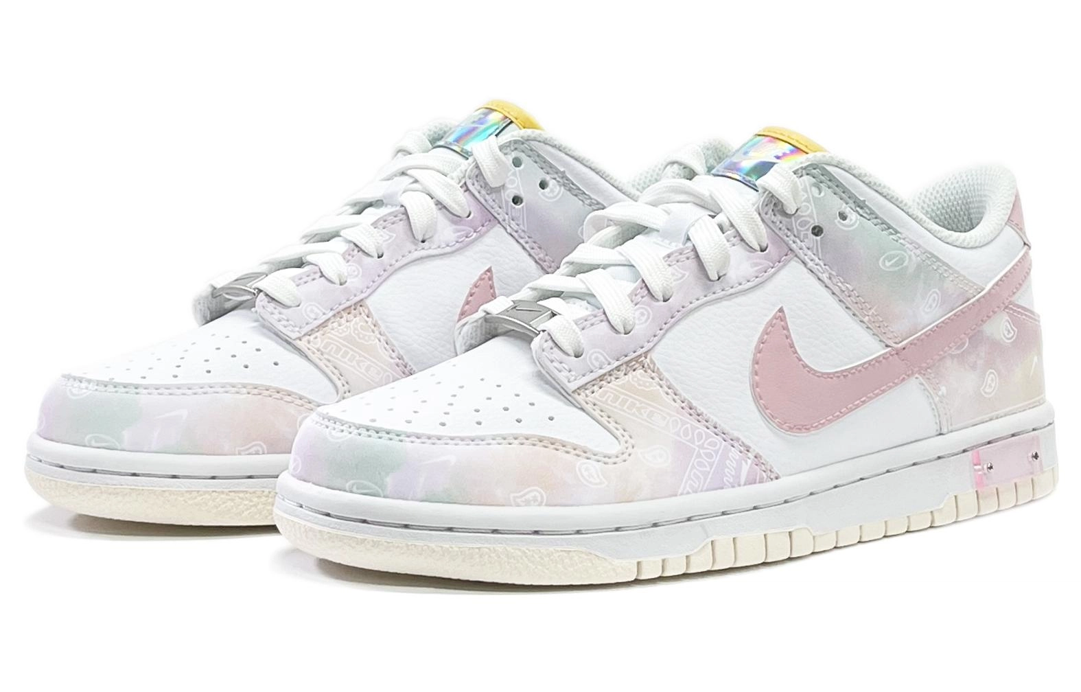 Nike Dunk Low baby pink