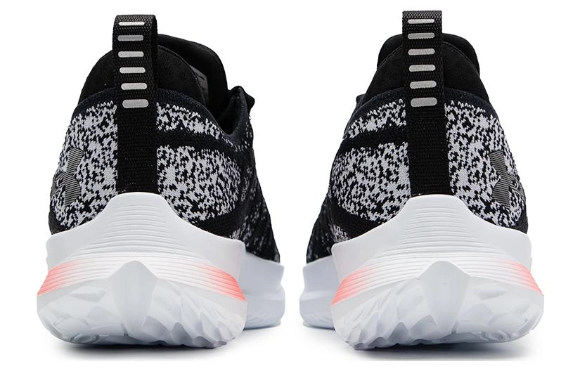 Under Armour Velociti 3
