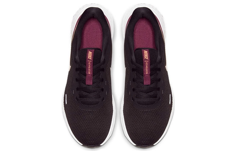 Nike REVOLUTION 5