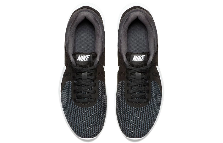 Nike REVOLUTION 4