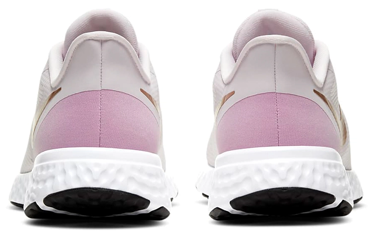 Nike REVOLUTION 5