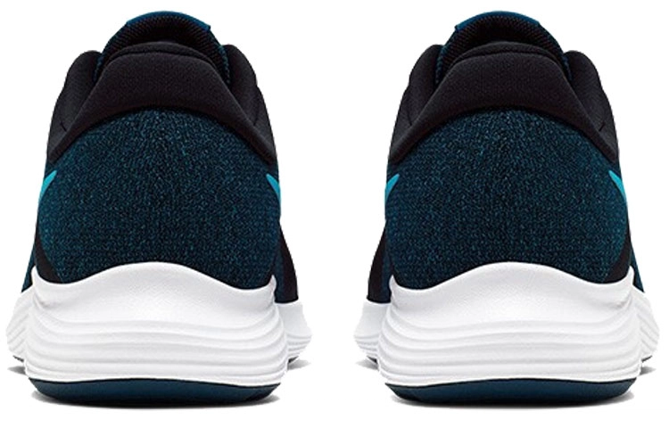 Nike REVOLUTION 4