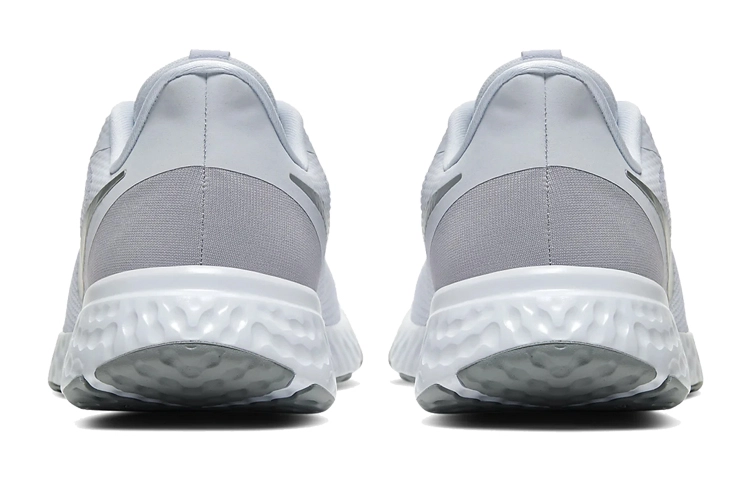 Nike REVOLUTION 5