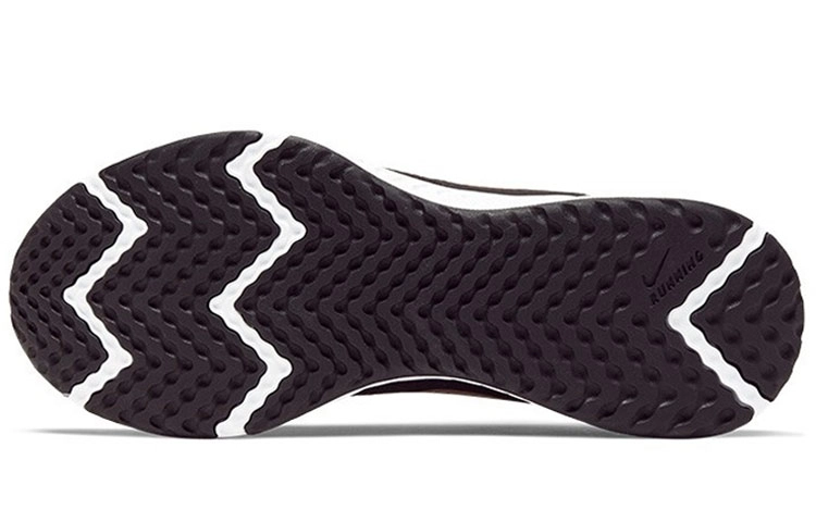 Nike REVOLUTION 5
