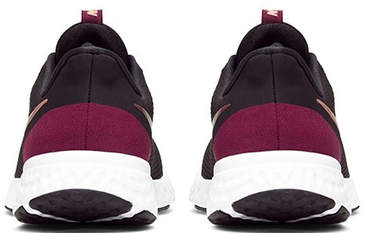 Nike REVOLUTION 5