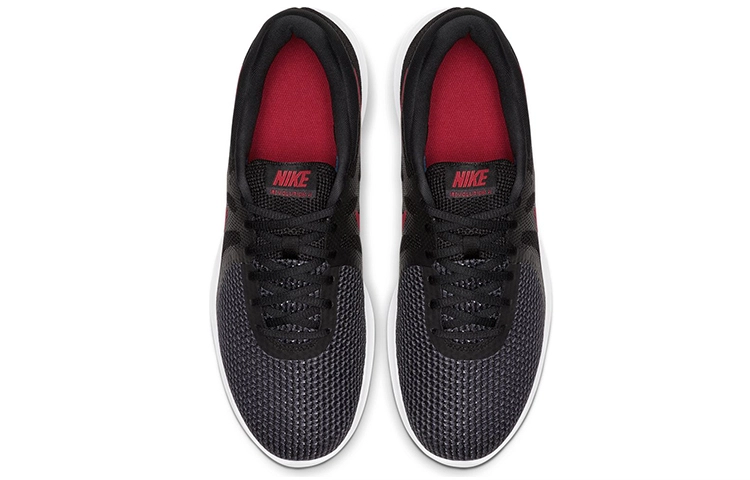 Nike REVOLUTION 4