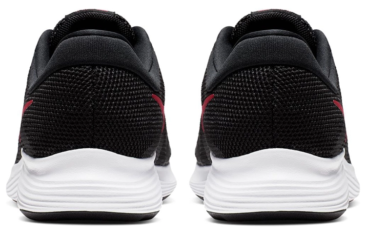 Nike REVOLUTION 4