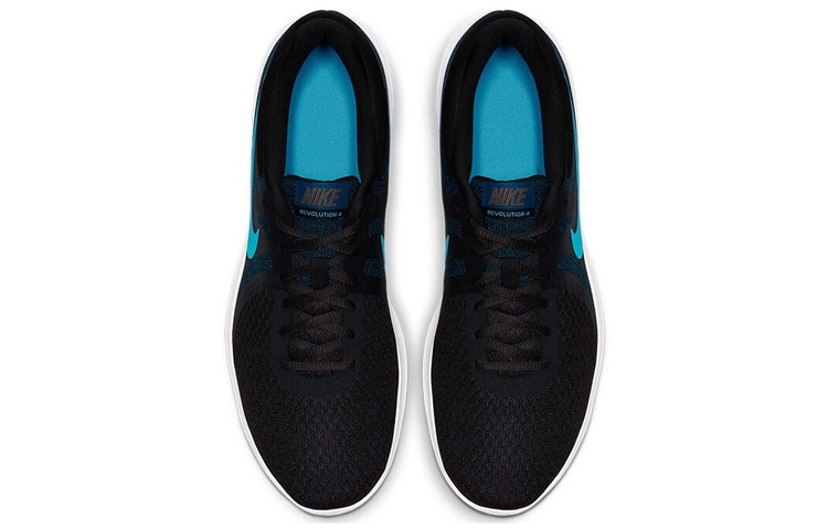 Nike REVOLUTION 4
