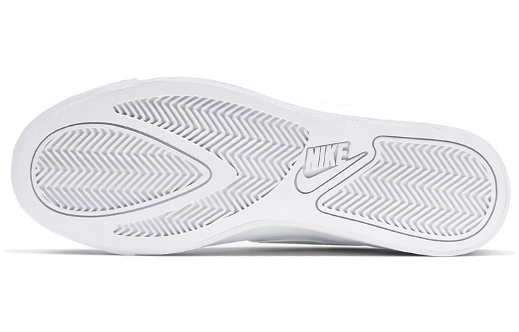 Nike Court Royale