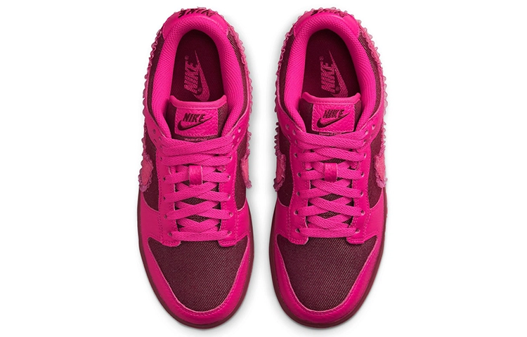 Nike Dunk Low "Valentine's Day"